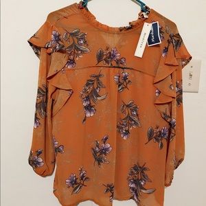 Flowery Blouse Long Sleeve with pleated shoulder!